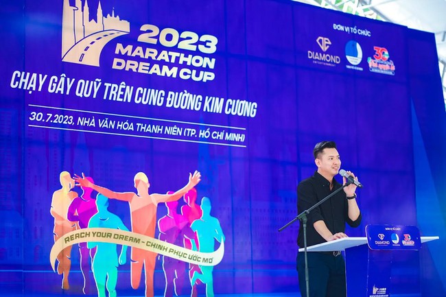 VĐV Phạm Thị Hồng Lệ cùng dàn sao Việt chạy Marathon gây quỹ thiện nguyện gần 500 triệu đồng - Ảnh 1.