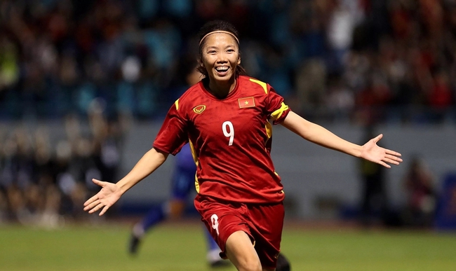 FIFA thán phục tốc độ của Thanh Nhã và khả năng dứt điểm của Huỳnh Như, khen ngợi HLV Mai Đức Chung hết lời - Ảnh 4.