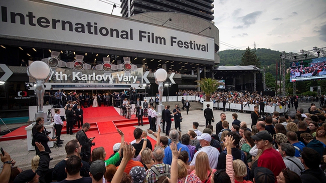 LHP Karlovy Vary: Cuộc đua Quả cầu Pha lê đầy kịch tính - Ảnh 1.