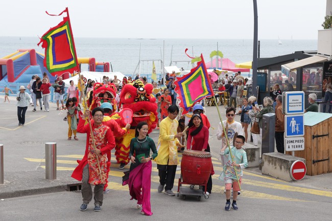 Festival Vietnam lần đầu tiên được tổ chức tại thành phố biển Larmor-Plage (Pháp) - Ảnh 2.