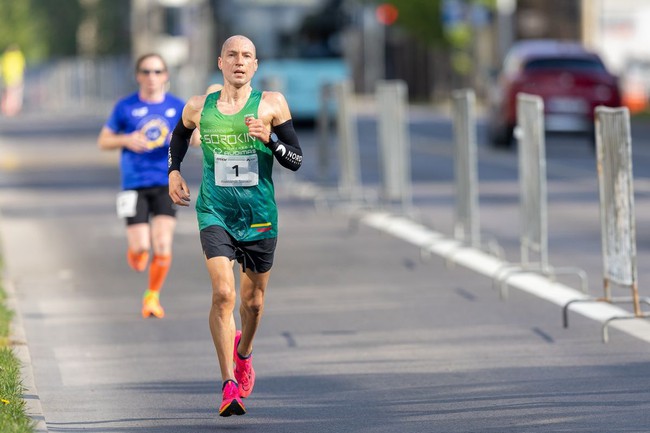 Phát phì vì rượu và thuốc lá, VĐV chạy bộ để giảm cân, rồi trở thành kỷ lục gia marathon thế giới - Ảnh 2.