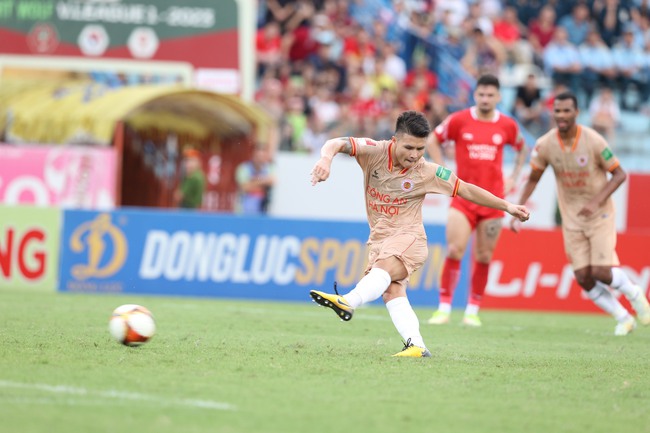 Quang Hải được khen sau bàn thắng đầu tiên cho CLB Công an Hà Nội - Ảnh 2.