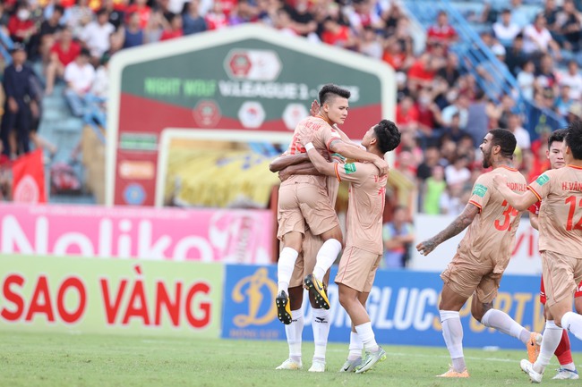 Quang Hải ghi bàn trở lại sau 10 tháng tịt ngòi, CAHN sáng cửa vô địch V-League  - Ảnh 2.