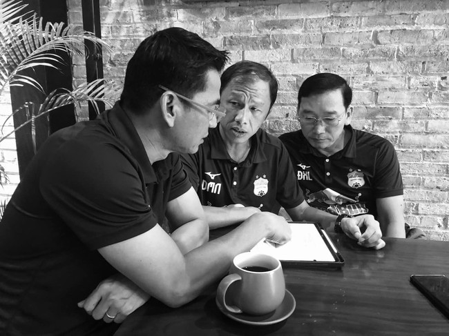Từ Thái Lan, HLV Kiatisuk viết tâm thư đẫm nước mắt về trợ lý Dương Minh Ninh, kể kỷ niệm đặc biệt giữa hai người - Ảnh 3.