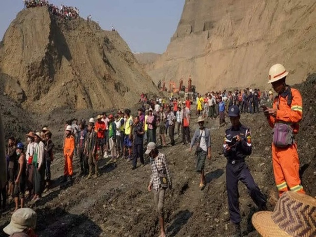 Myanmar: Sập mỏ khai thác ngọc bích, hơn 30 người mất tích - Ảnh 1.