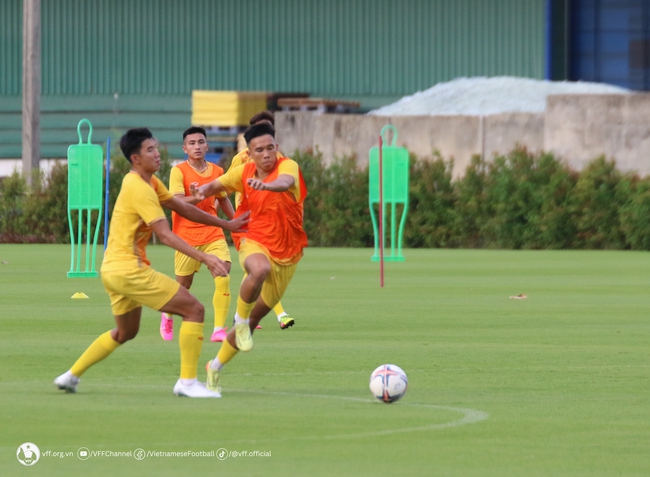 HLV Hoàng Anh Tuấn chốt xong nhân sự U23 Việt Nam đấu Bahrain - Ảnh 1.