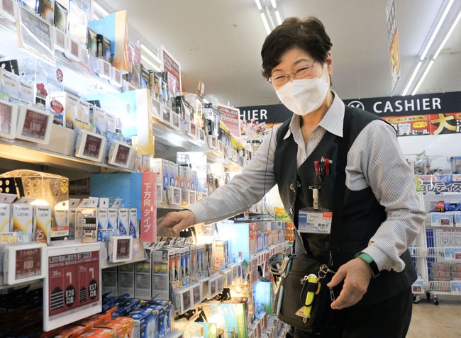 Nhật Bản: Gần 40% doanh nghiệp sử dụng lao động từ 70 tuổi trở lên - Ảnh 1.
