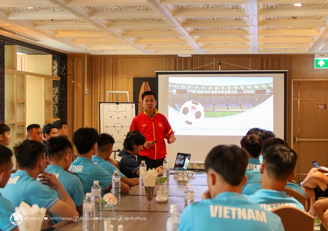 U23 Việt Nam tập 1 buổi trước khi đấu ‘kín’ với Bahrain - Ảnh 2.