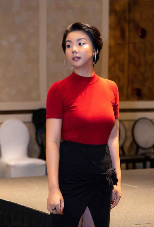 Cô gái từng mặc bikini đón đội tuyển Việt Nam gây chú ý vì tăng 12kg khi đi thi người mẫu - Ảnh 4.