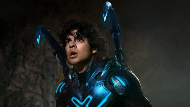 Siêu anh hùng 'bọ xanh' với bộ giáp tựa người sắt - Ảnh 1.