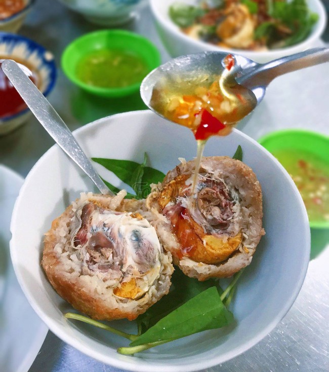 Sài Gòn nổi tiếng đồ ăn ngon, đam mê ăn vặt nhớ note 6 hẻm ẩm thực nổi tiếng này - Ảnh 13.