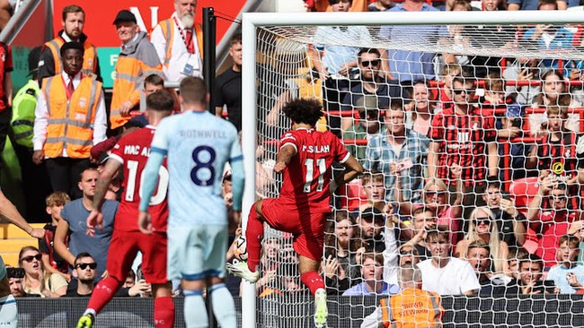 Salah ghi bàn, Liverpool bỏ túi 3 điểm trước Bournemouth trong thế 10 người - Ảnh 2.