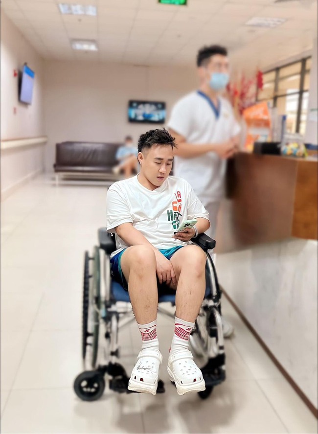 Sao Việt 19/8: Khánh Thi khoe được ông xã tặng quà, Trung Quân Idol nhập viện gấp vì tai nạn - Ảnh 2.