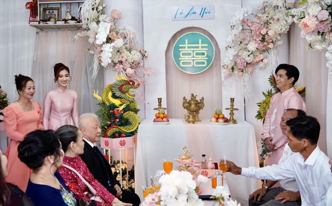 Hồ Quang Hiếu ngồi xuồng đi hỏi vợ, gây xúc động với 6 lời hứa hôn nhân - Ảnh 3.