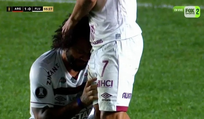 Marcelo bật khóc sau khi vô tình làm gãy gập chân đối thủ - Ảnh 3.