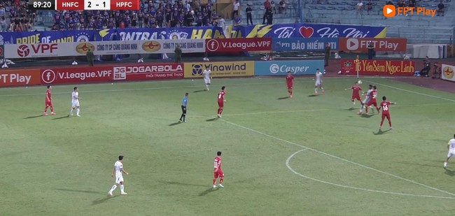 Tiền đạo V-League lập 2 siêu phẩm trong 1 trận: Bàn đầu được so với Van Persie, bàn thứ 2 móc bóng ‘ảo diệu’ - Ảnh 5.