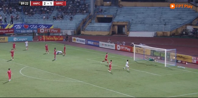 Tiền đạo V-League lập 2 siêu phẩm trong 1 trận: Bàn đầu được so với Van Persie, bàn thứ 2 móc bóng ‘ảo diệu’ - Ảnh 7.