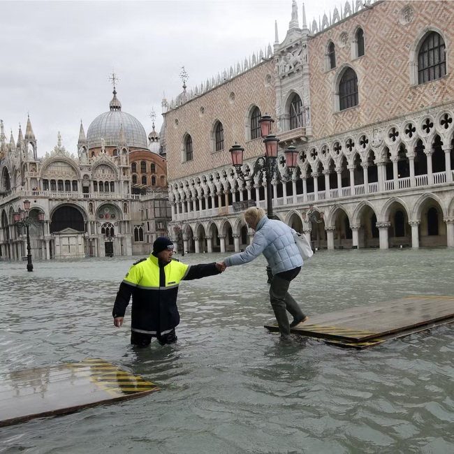 UNESCO khuyến nghị đưa Venice vào danh sách di sản đang gặp nguy hiểm - Ảnh 4.