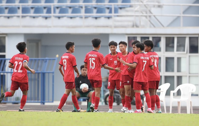 Thắng thuyết phục Lào, U23 Việt Nam đặt một chân vào bán kết U23 Đông Nam Á - Ảnh 2.