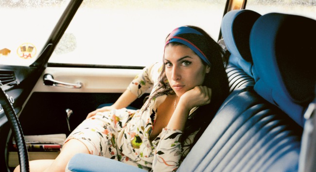 Ra sách 'Amy Winehouse: In Her Words': Góc nhìn chân thật nhất về Amy Winehouse - Ảnh 2.