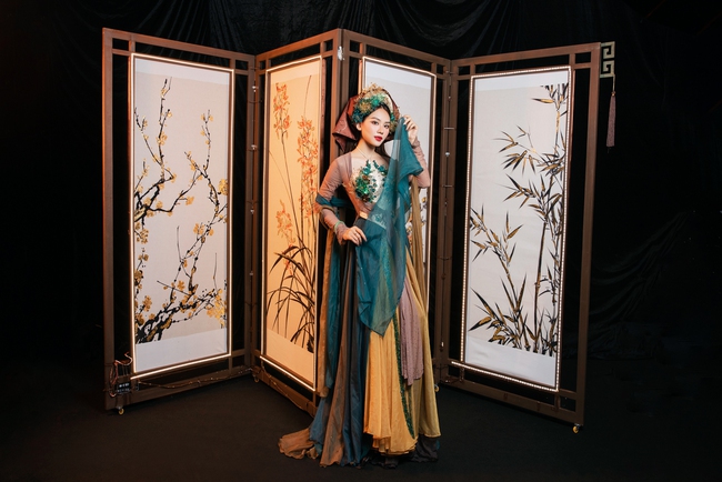 Những bộ trang phục dân tộc gần 1 tỉ đồng ở Miss Grand Vietnam 2023 - Ảnh 4.