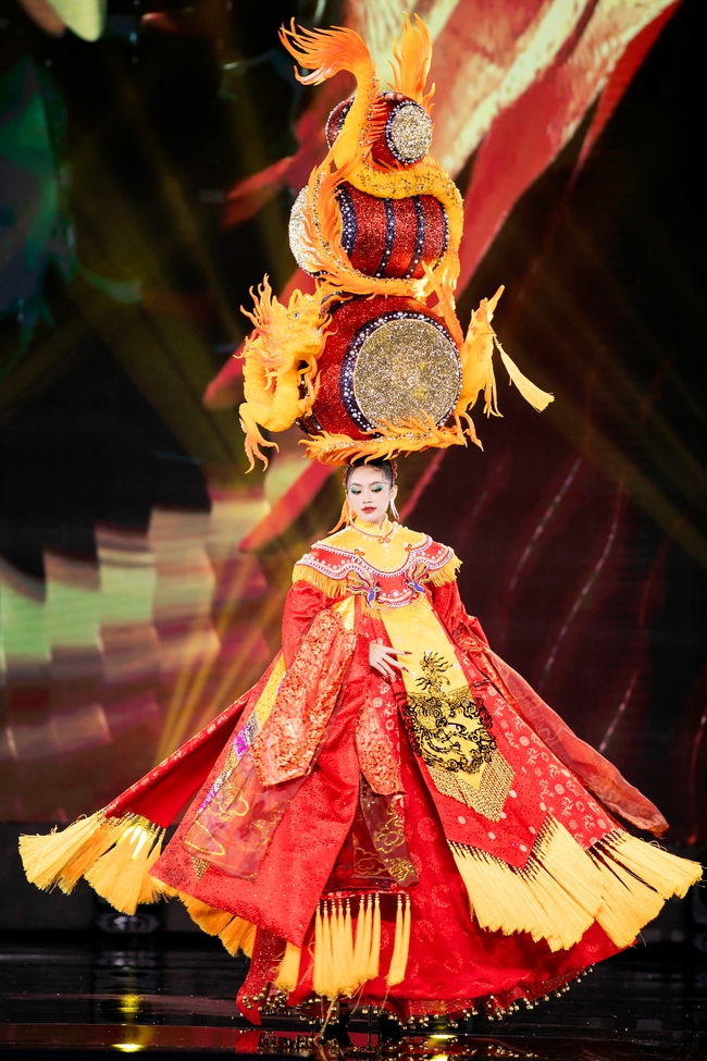 Đạo diễn Hoàng Nhật Nam: Muốn tạo bản sắc khác biệt cho đêm thi National Costume - Ảnh 4.