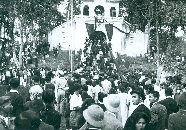 Ảnh = Ký ức = Lịch sử (kỳ 81): Cách mạng tháng Tám giải phóng những nguồn lực tinh thần của Việt Nam - Ảnh 9.