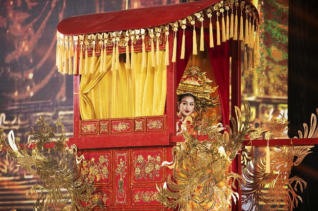 Những bộ trang phục dân tộc gần 1 tỉ đồng ở Miss Grand Vietnam 2023 - Ảnh 7.