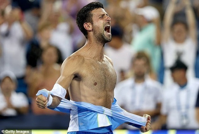 Novak Djokovic: Đã bao lâu rồi mới lại xé áo - Ảnh 2.