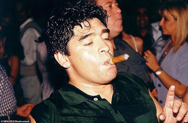 1000 ngày từ khi Diego Maradona qua đời: Ma túy, mafia, Chúa trời và niềm kiêu hãnh của Napoli  - Ảnh 8.