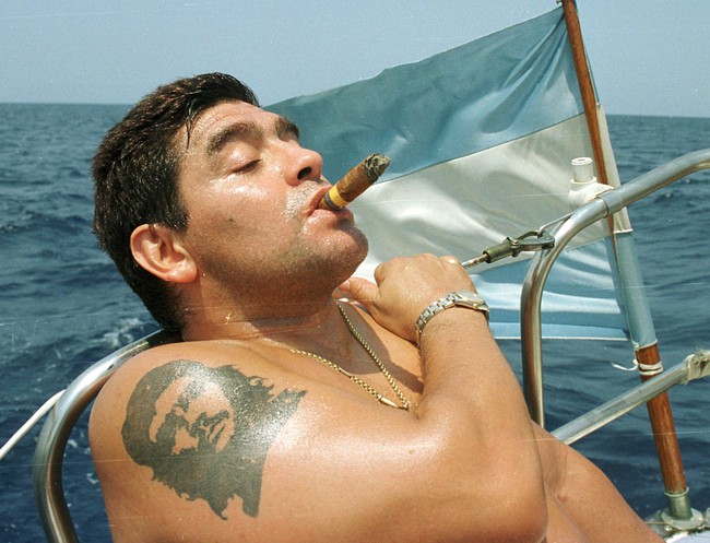 1000 ngày từ khi Diego Maradona qua đời: Ma túy, mafia, Chúa trời và niềm kiêu hãnh của Napoli  - Ảnh 10.