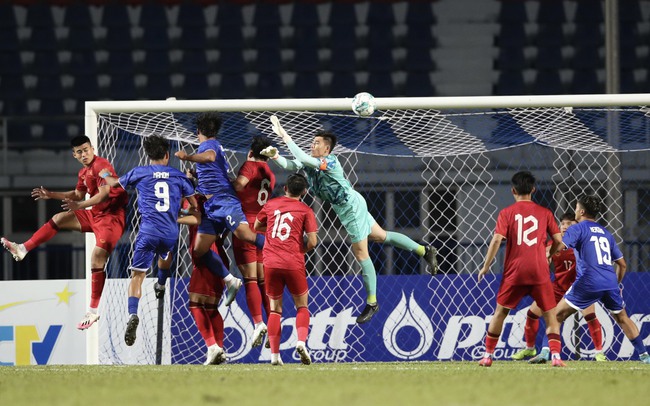 Bóng lăn trên bàn phím: CĐV Việt Nam và Malaysia cùng “dự đoán buồn” về đội nhà - Ảnh 1.