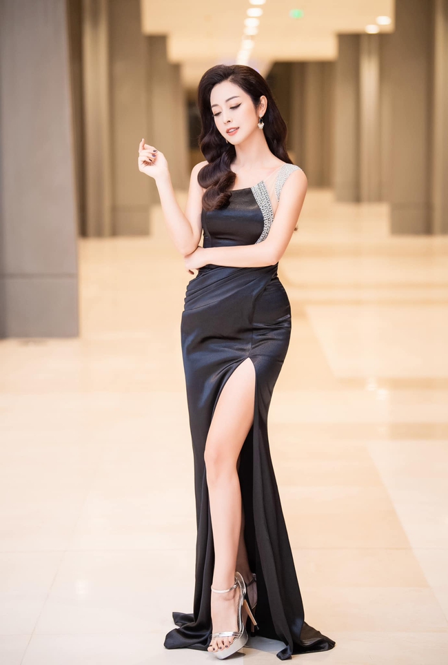 Hoa hậu Jennifer Phạm chọn đầm tôn eo, diện đẹp từ công sở tới đi chơi - Ảnh 6.