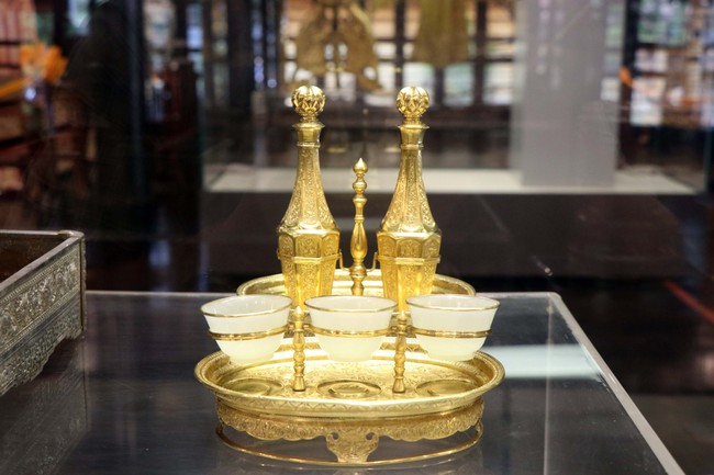 Chiêm ngưỡng những hiện vật chế tác bằng vàng bạc từ thời Vua Khải Định - Ảnh 5.