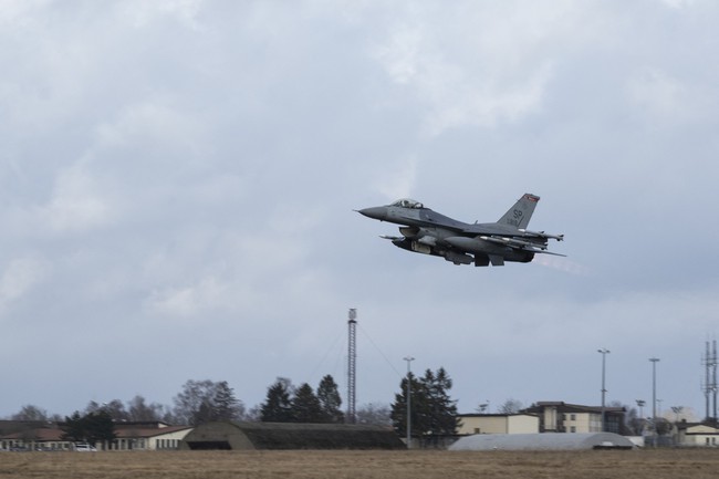 Ukraine xác nhận các quốc gia gửi máy bay F-16 - Ảnh 1.