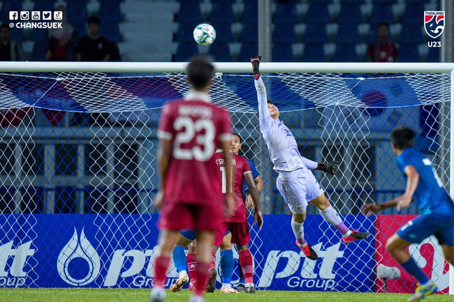 HLV Hoàng Anh Tuấn chống bóng bổng của U23 Indonesia - Ảnh 2.