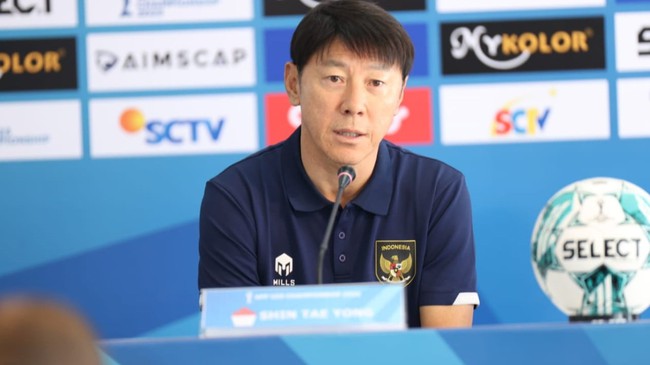 HLV Hoàng Anh Tuấn có chức vô địch đầu tiên, HLV Shin Tae Yong bị chỉ trích vì vẫn trắng tay với bóng đá Indonesia - Ảnh 3.