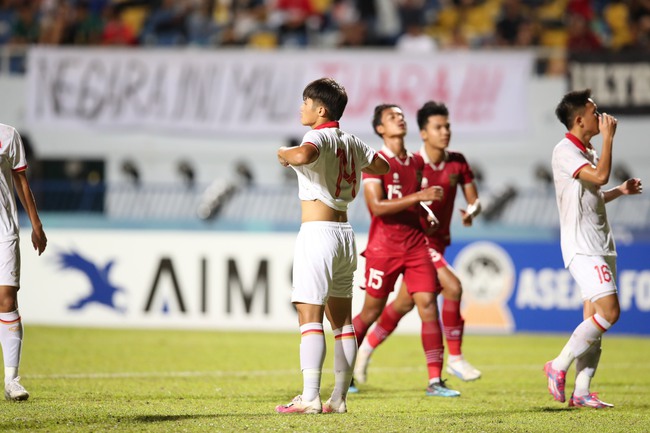 Quan Văn Chuẩn chói sáng, U23 Việt Nam đánh bại U23 Indonesia để vô địch Đông Nam Á - Ảnh 1.