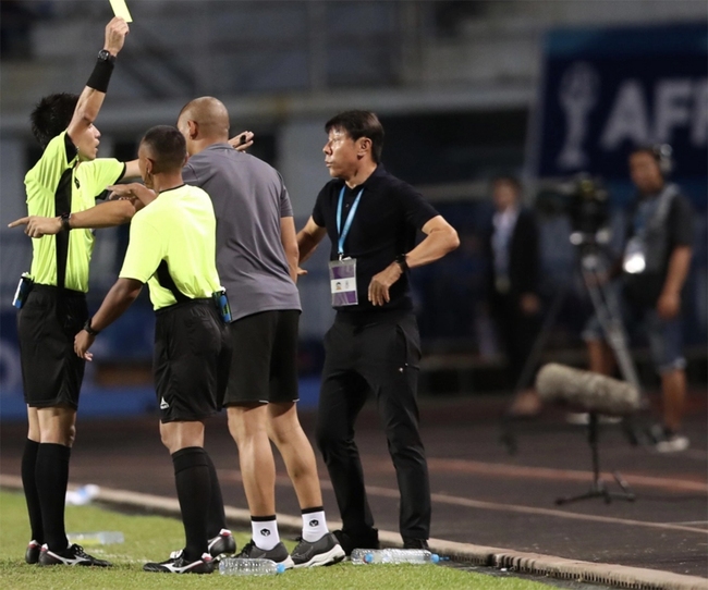 Tiếp tục trắng tay cùng bóng đá Indonesia, HLV Shin Tae Yong đổ lỗi cho trọng tài - Ảnh 2.