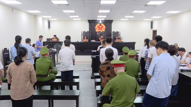Cựu Chủ tịch UBND thành phố Hà Nội Nguyễn Đức Chung bị đề nghị từ 2-3 năm tù - Ảnh 2.