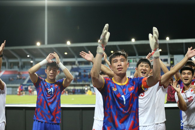 U23 Việt Nam và băn khoăn vị trí &quot;nửa đội hình&quot; của HLV Hoàng Anh Tuấn - Ảnh 1.