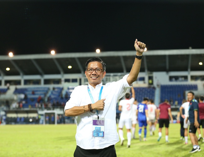 HLV Hoàng Anh Tuấn khẳng định Olympic Việt Mam sẽ chơi kiểm soát bóng ở trận đấu với Mông Cổ ở ASIAD 2023. Ảnh: Song Ngọc