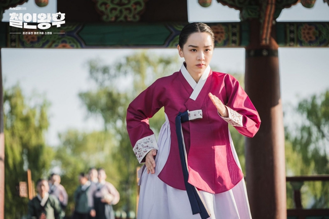 Từ nữ phụ tầm thường đến ngôi sao chói lọi: Shin Hye Sun trở lại với phim 'Target' - Ảnh 8.
