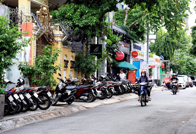 TP. Hồ Chí Minh dự kiến thu phí sử dụng vỉa hè, lòng đường từ tháng 9/2023 - Ảnh 2.