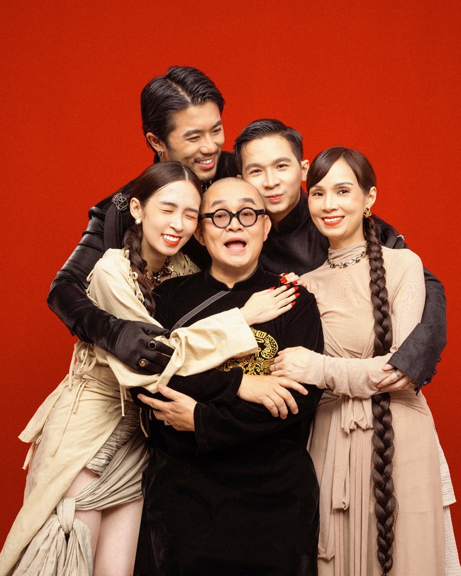 Con gái nghệ sĩ Xuân Hinh tung bộ ảnh gia đình cực 'chất' dịp lễ Vu Lan  - Ảnh 1.