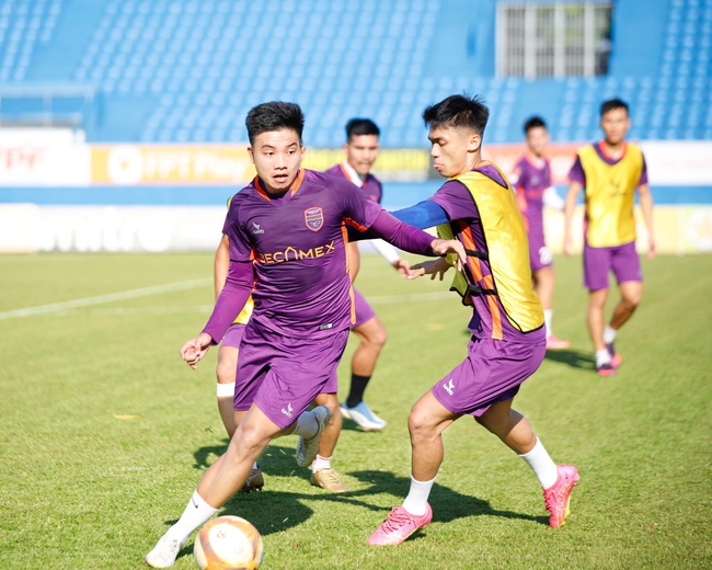 Chuyển nhượng V-League hôm nay 31/8: B.Bình Dương sắp công bố hợp đồng ‘bom tấn’, hậu vệ Hà Nội FC đến Quảng Nam - Ảnh 2.