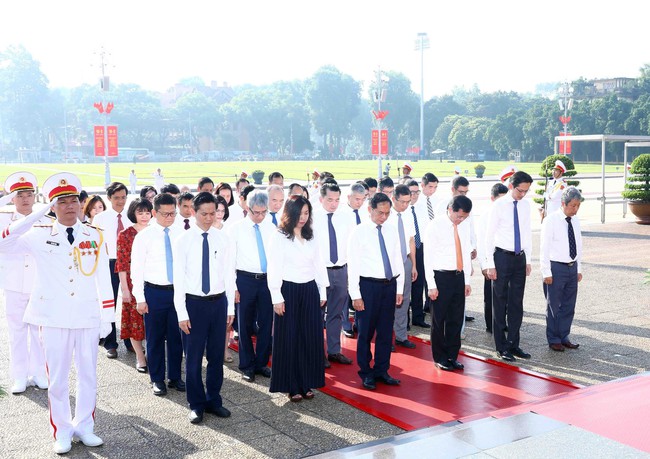 Quốc khánh 2/9: Lãnh đạo Đảng, Nhà nước vào Lăng viếng Chủ tịch Hồ Chí Minh - Ảnh 11.