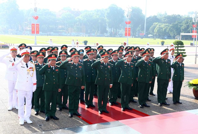 Quốc khánh 2/9: Lãnh đạo Đảng, Nhà nước vào Lăng viếng Chủ tịch Hồ Chí Minh - Ảnh 7.