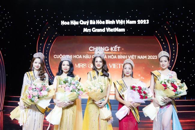 Đoàn Thị Thu Hằng đăng quang Hoa hậu Mrs Grand Vietnam 2023 - Ảnh 2.