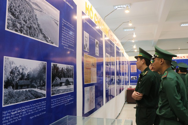 Trên 200 hình ảnh và hiện vật được trưng bày tại triển lãm 'Hồ Chí Minh - Chân dung một con người' - Ảnh 3.